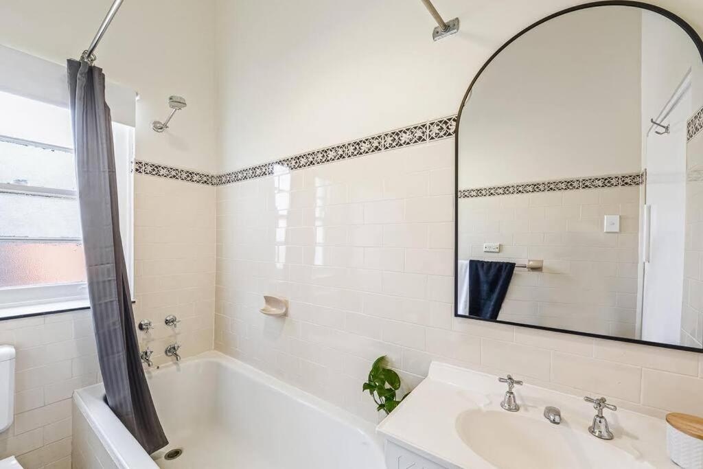 The Hideway In Petersham Sydney Exterior photo